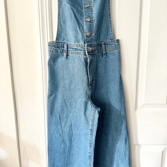Universal Thread Target Denim Bib Style Low Cut Denim Wide Leg Crop Overalls 4 - Picture 4 of 13